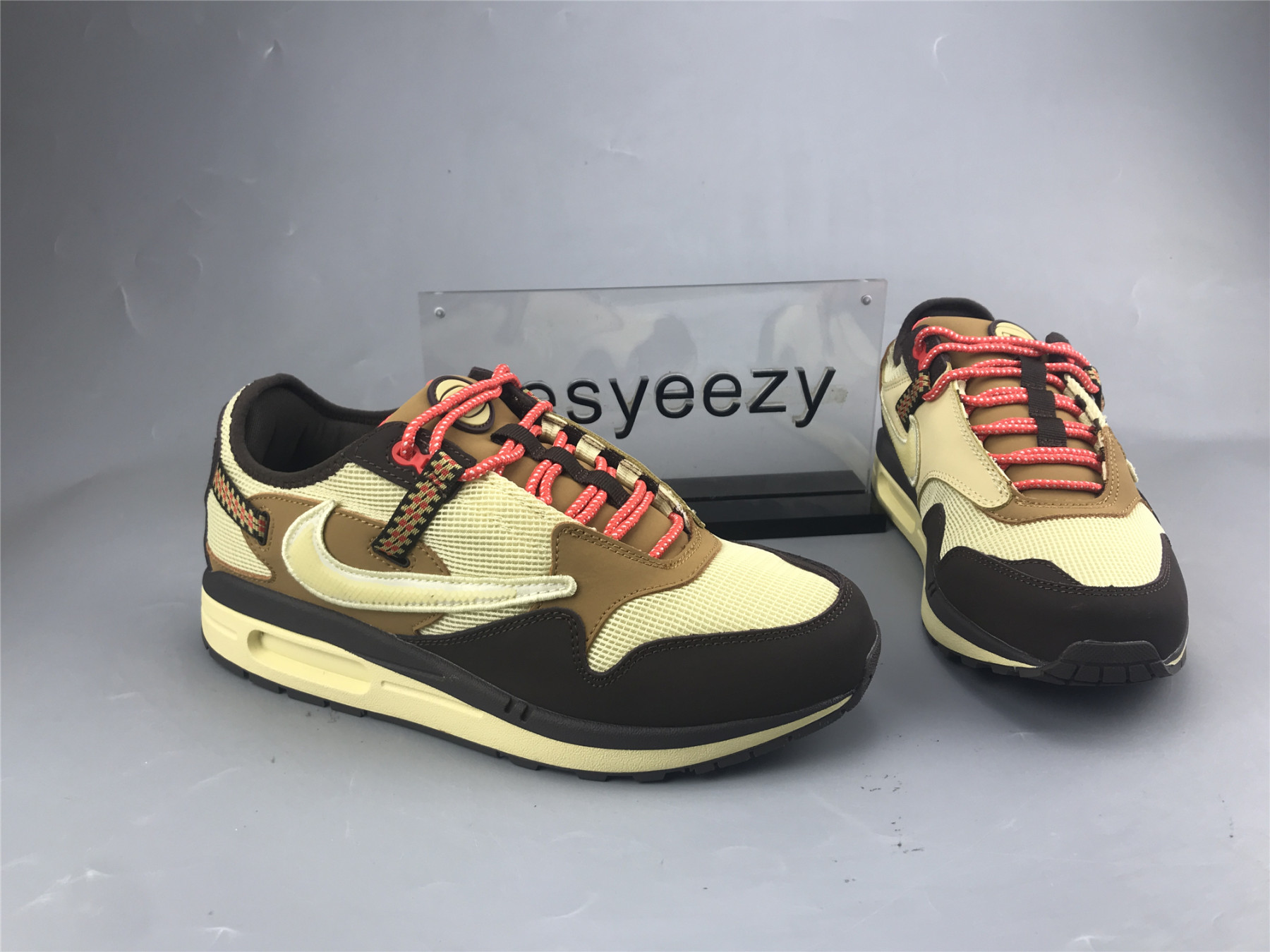 UA NIKE TRAVIS SCOTT X AIR MAX 1 