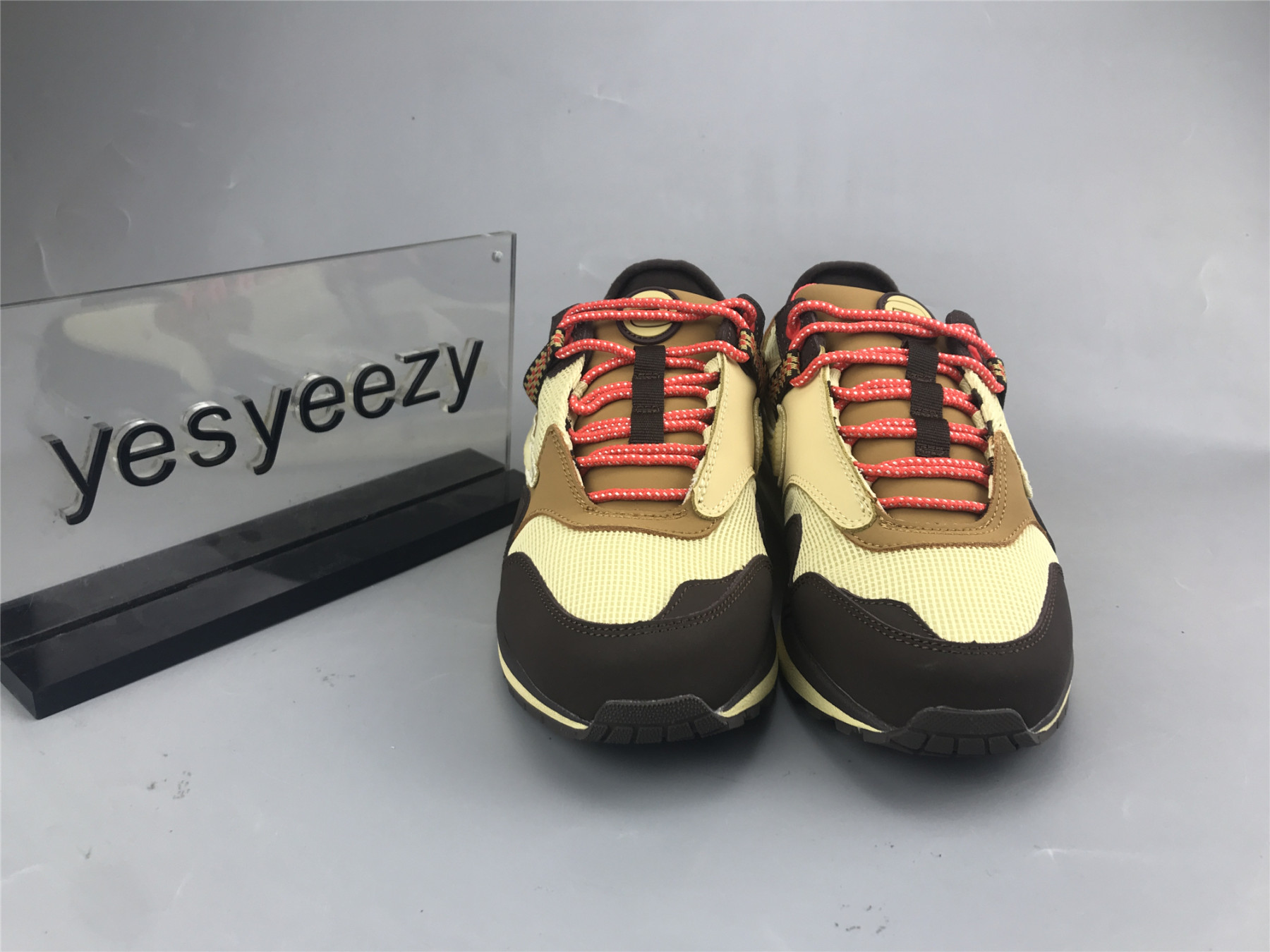 UA NIKE TRAVIS SCOTT X AIR MAX 1 