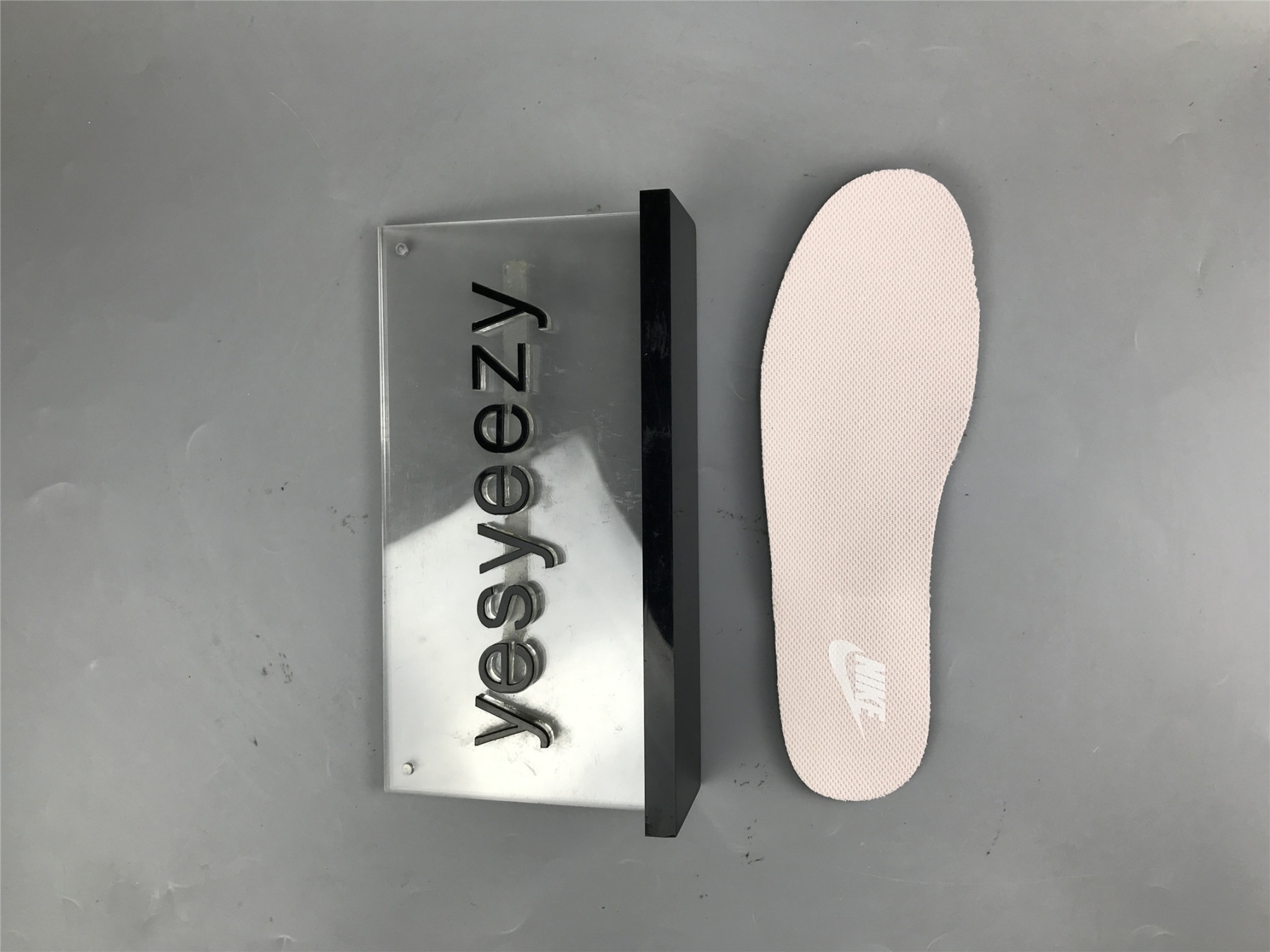 UA NIKE WMNS DUNK HIGH 