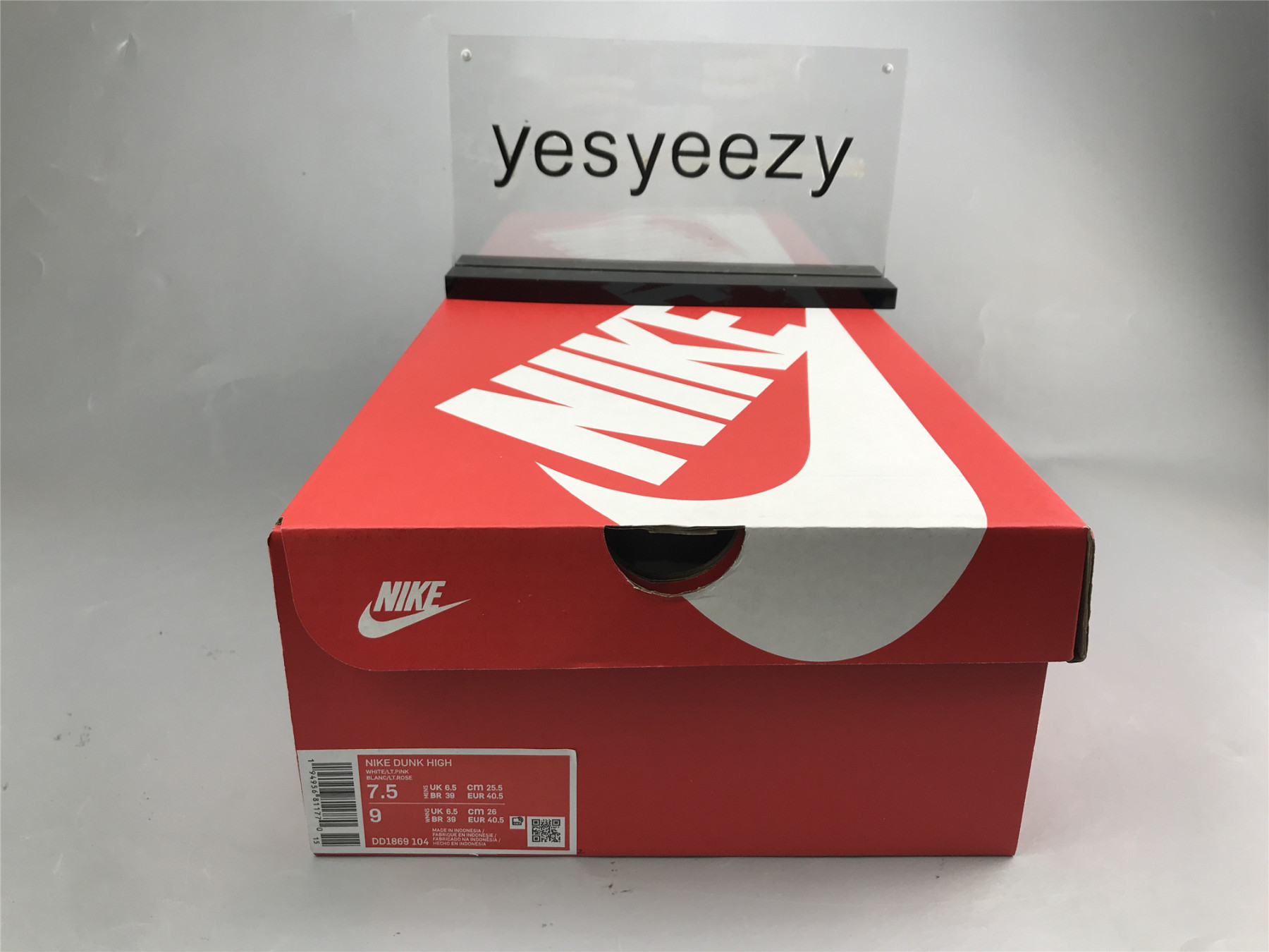 UA NIKE WMNS DUNK HIGH 