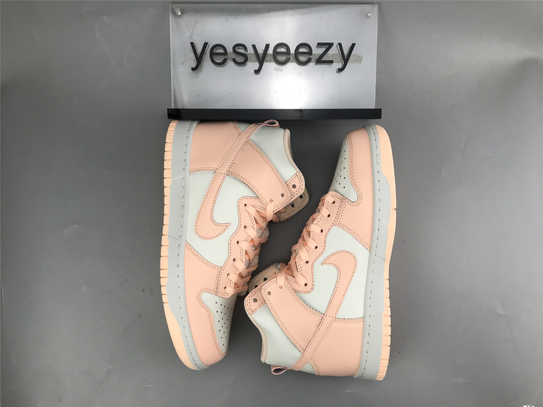 UA NIKE WMNS DUNK HIGH 