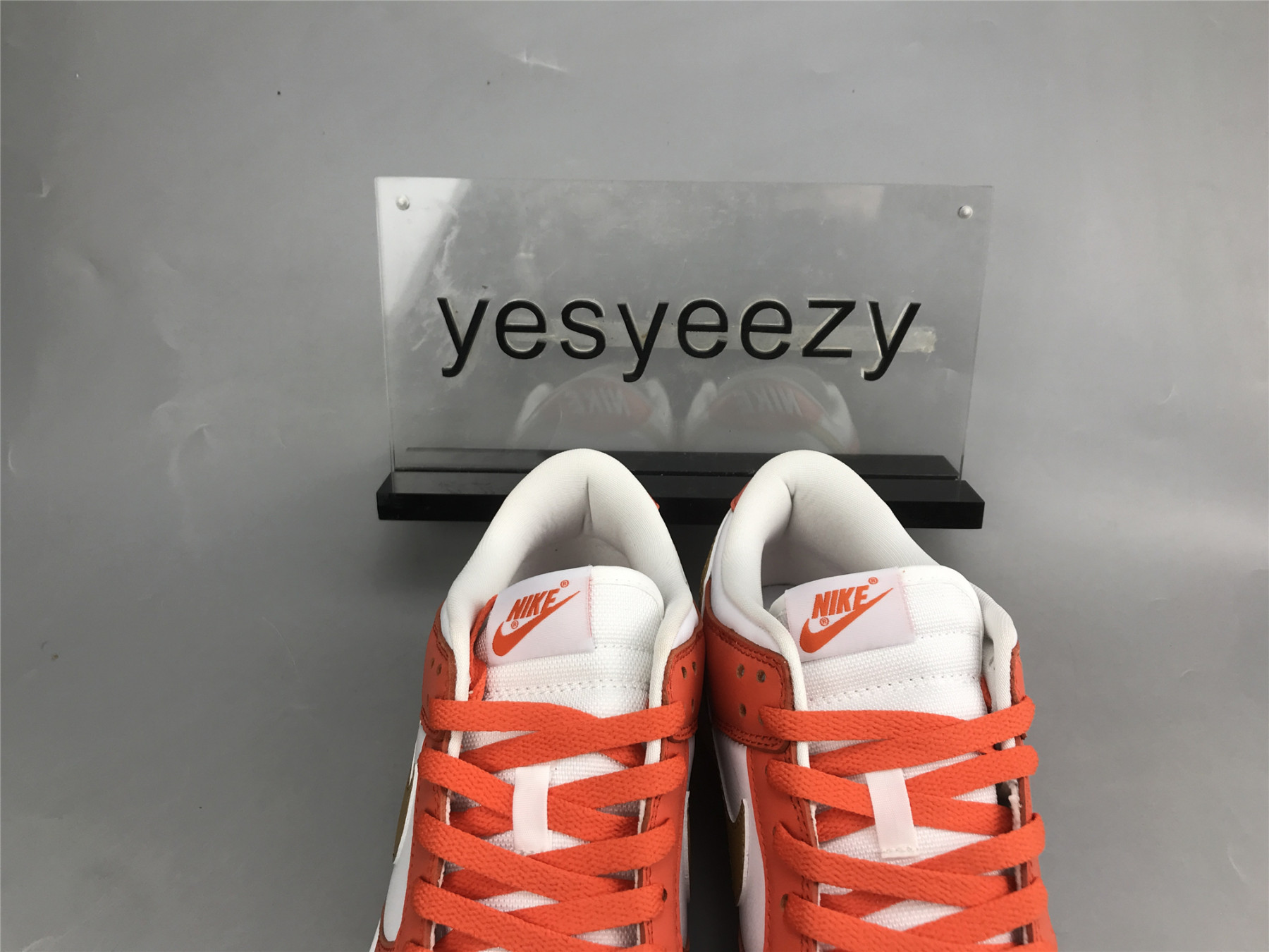 UA NIKE WMNS DUNK LOW 