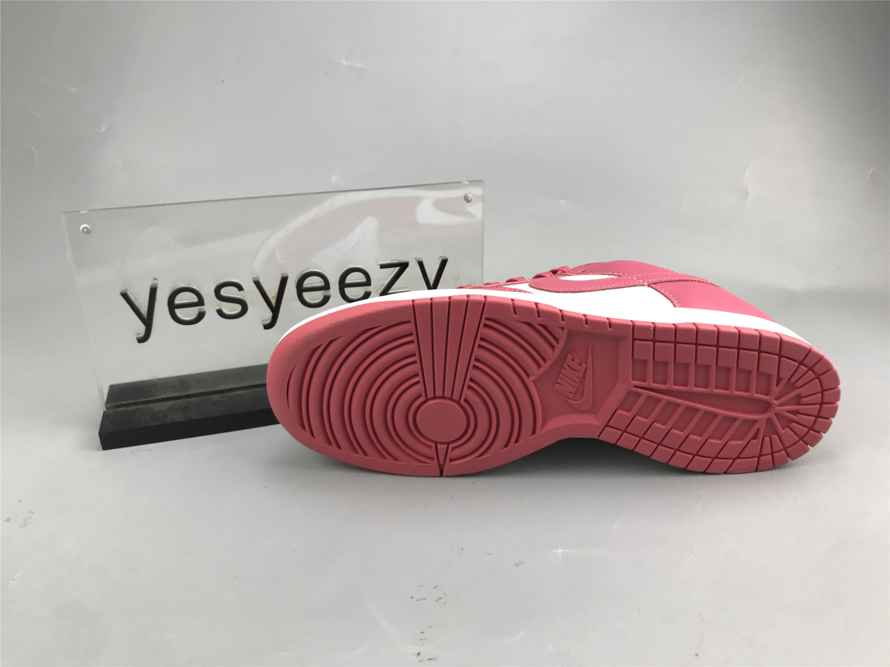 UA NIKE WMNS DUNK LOW 