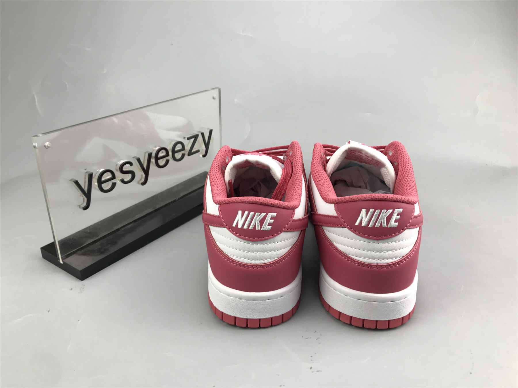 UA NIKE WMNS DUNK LOW 