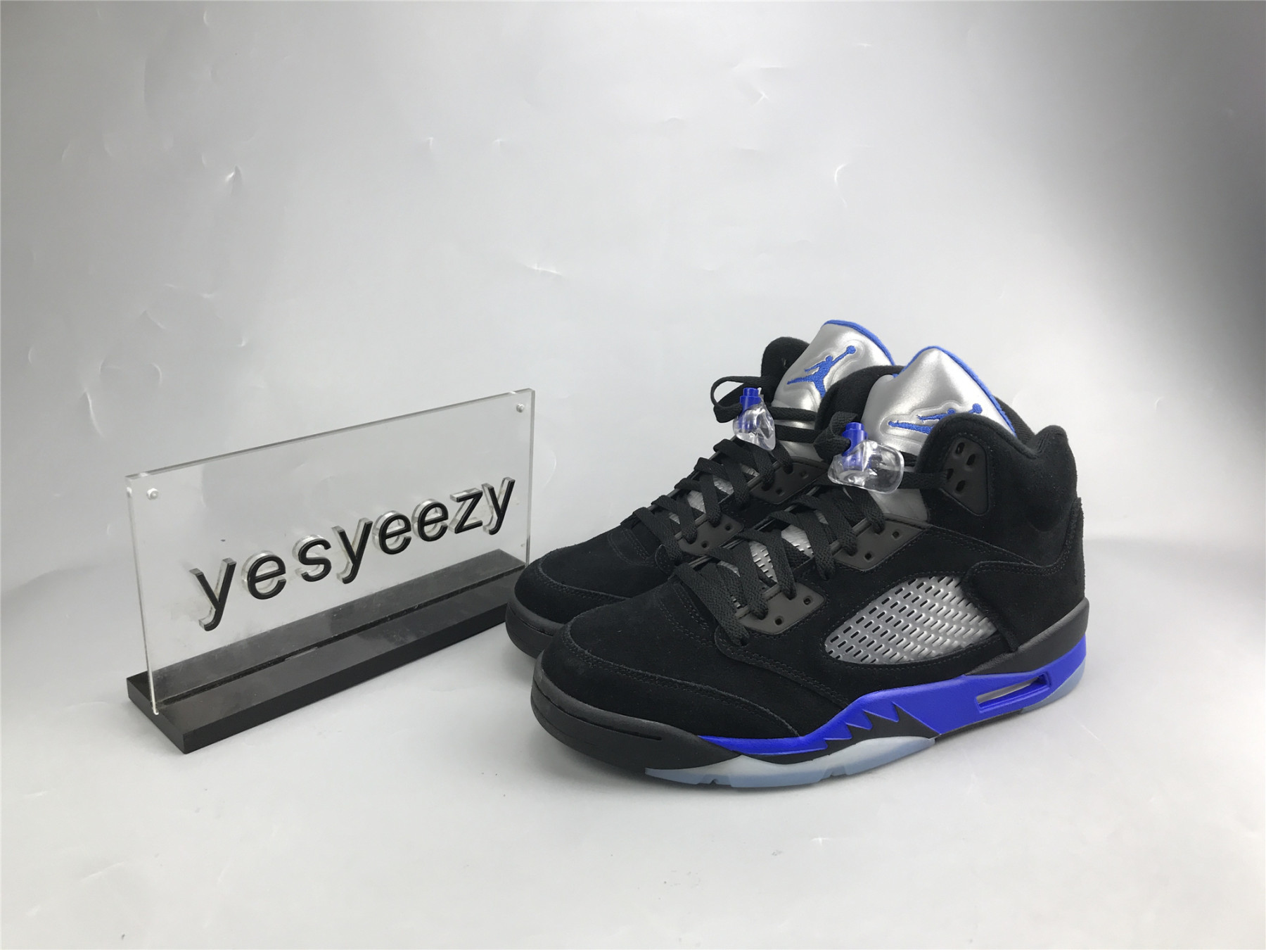 UA AIR JORDAN 5 RETRO 