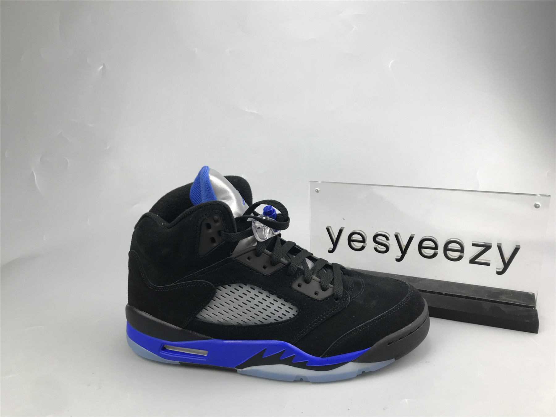 UA AIR JORDAN 5 RETRO 