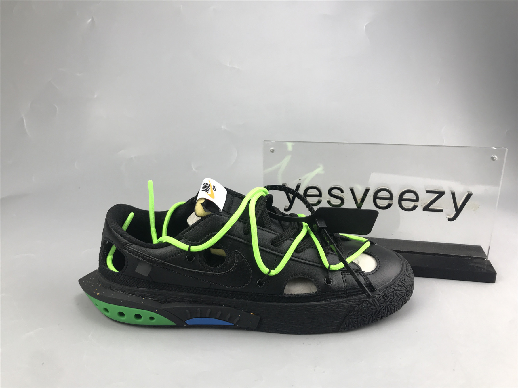 UA NIKE OFF-WHITE X BLAZER LOW 