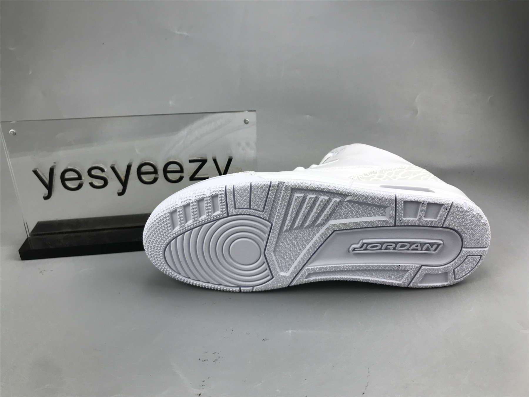 UA AIR JORDAN 3 RETRO 