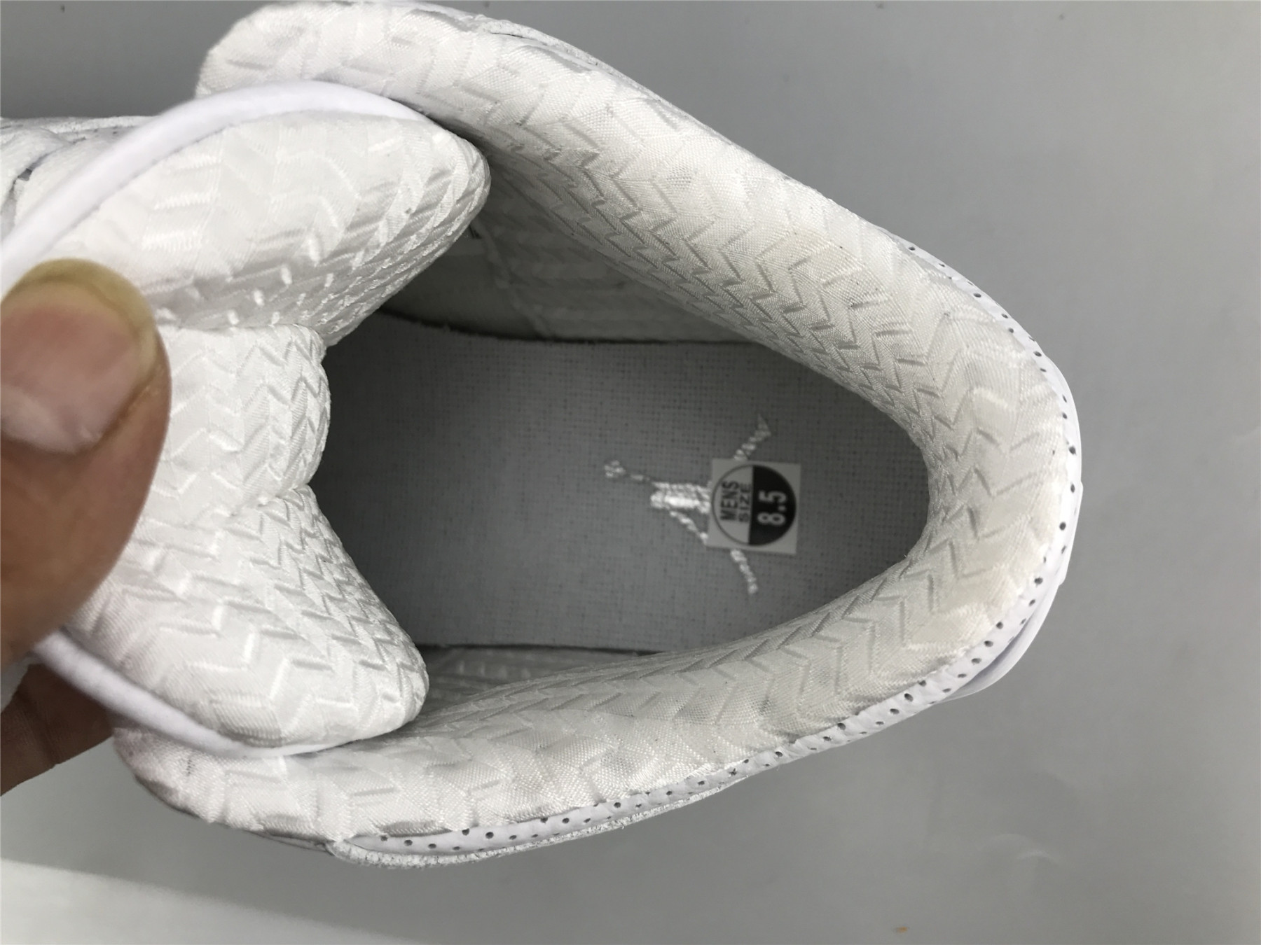 UA AIR JORDAN 3 RETRO 