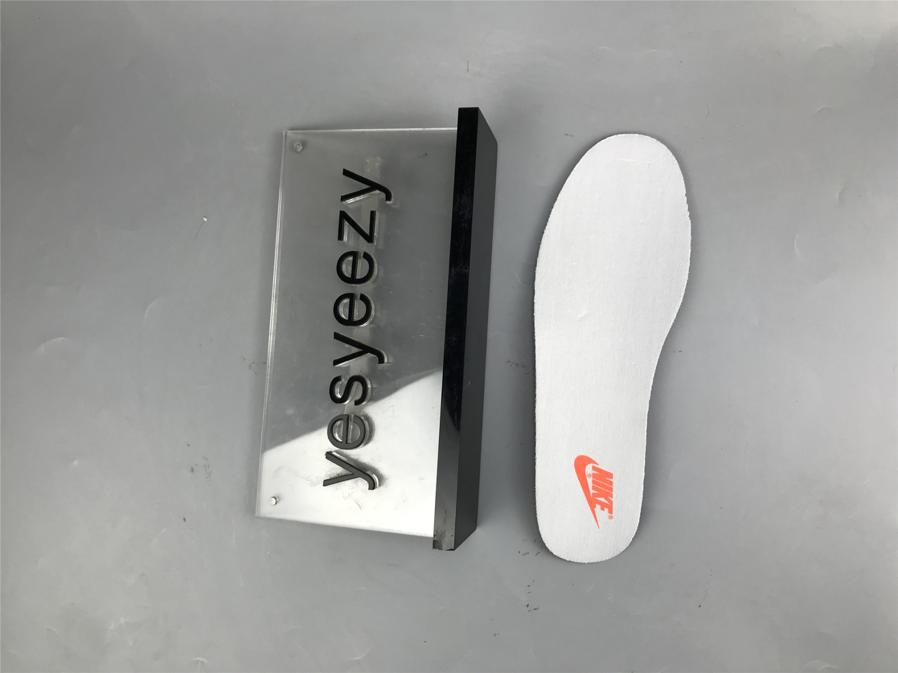 UA NIKE WMNS DUNK LOW 