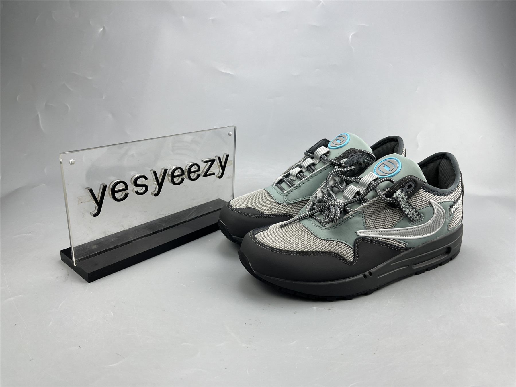 UA TRAVIS SCOTT X NIKE AIR MAX 1 CAVE STONE