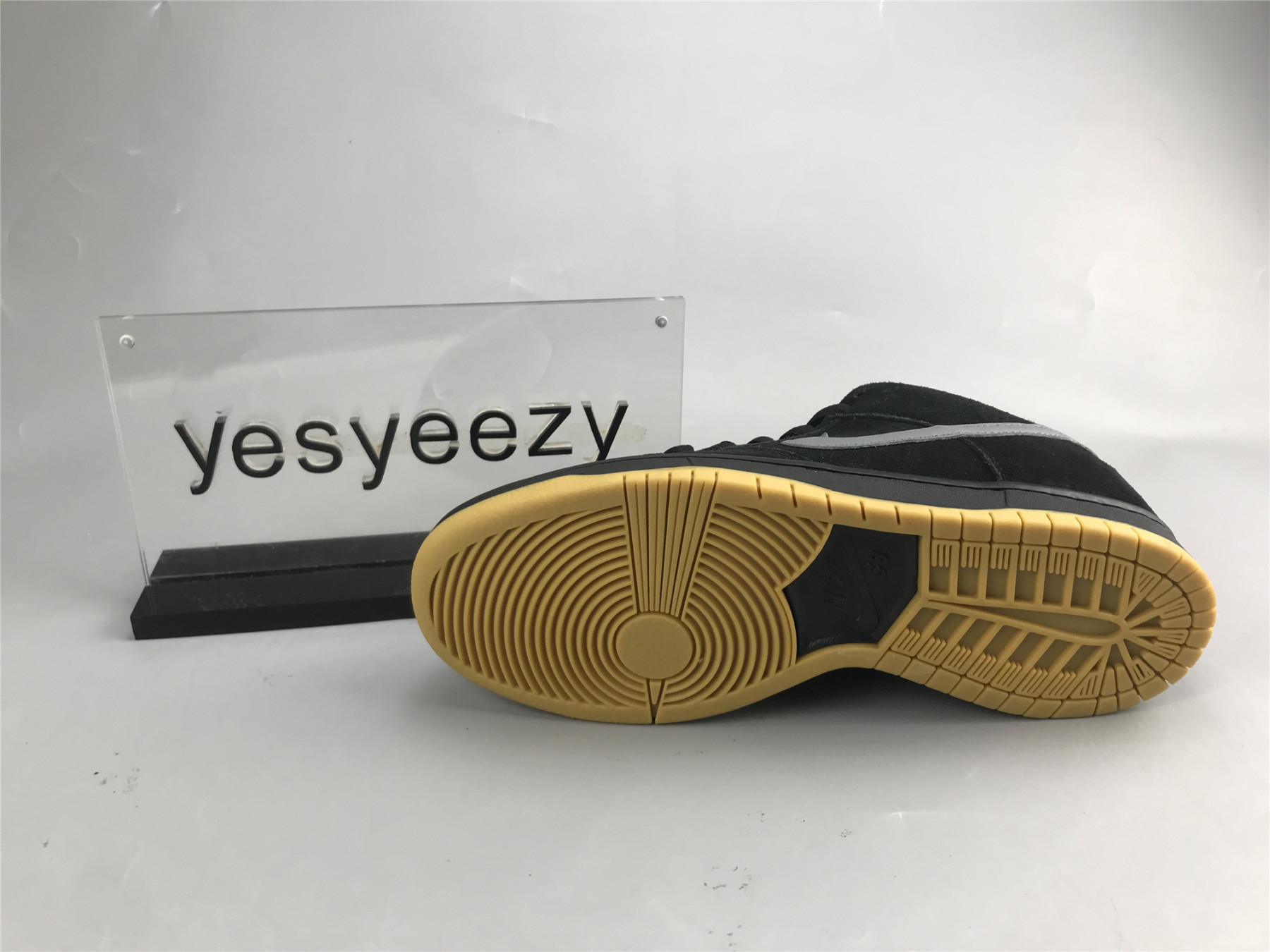 UA NIKE DUNK LOW PRO SB 