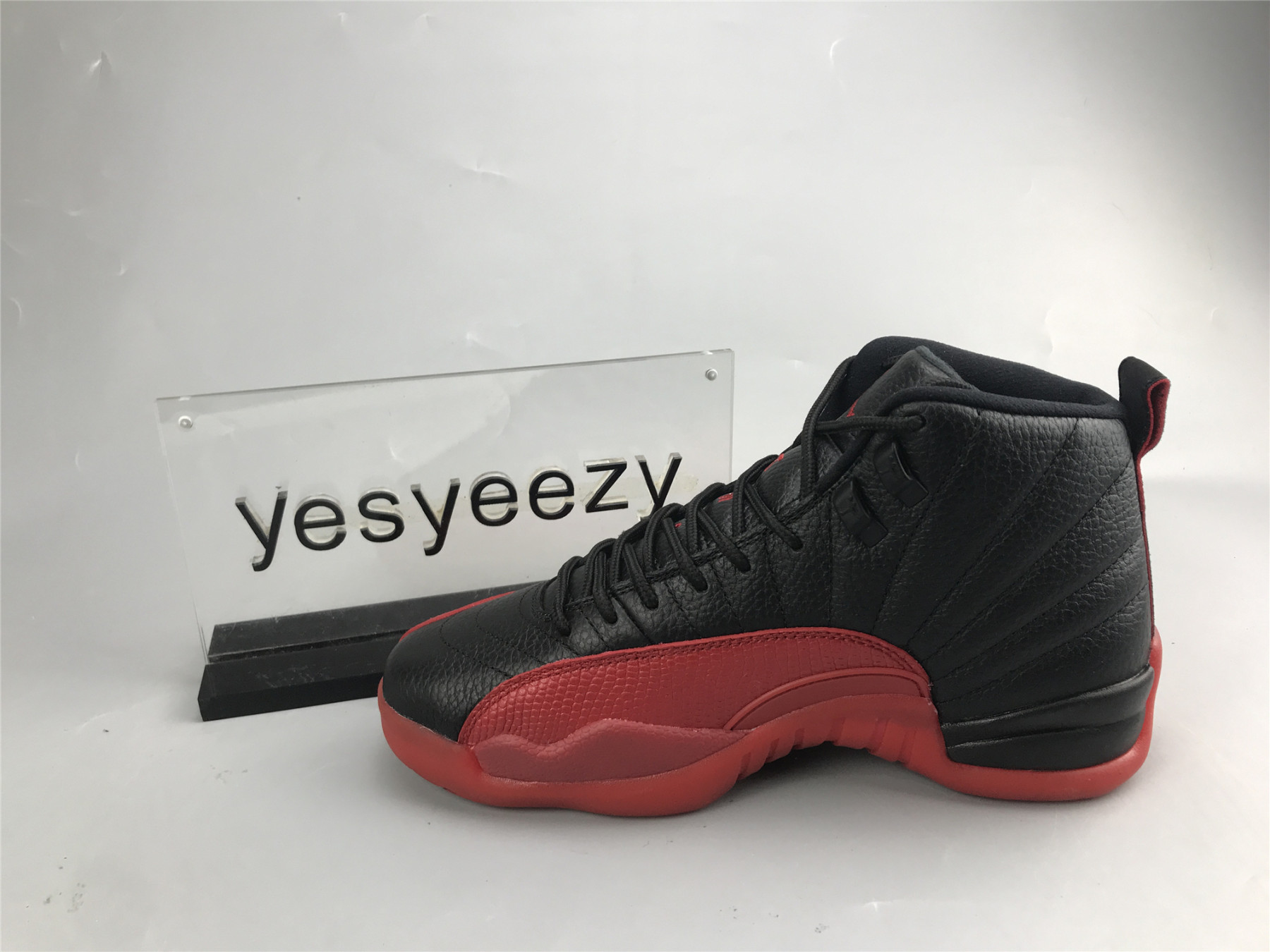 UA AIR JORDAN 12 RETRO 