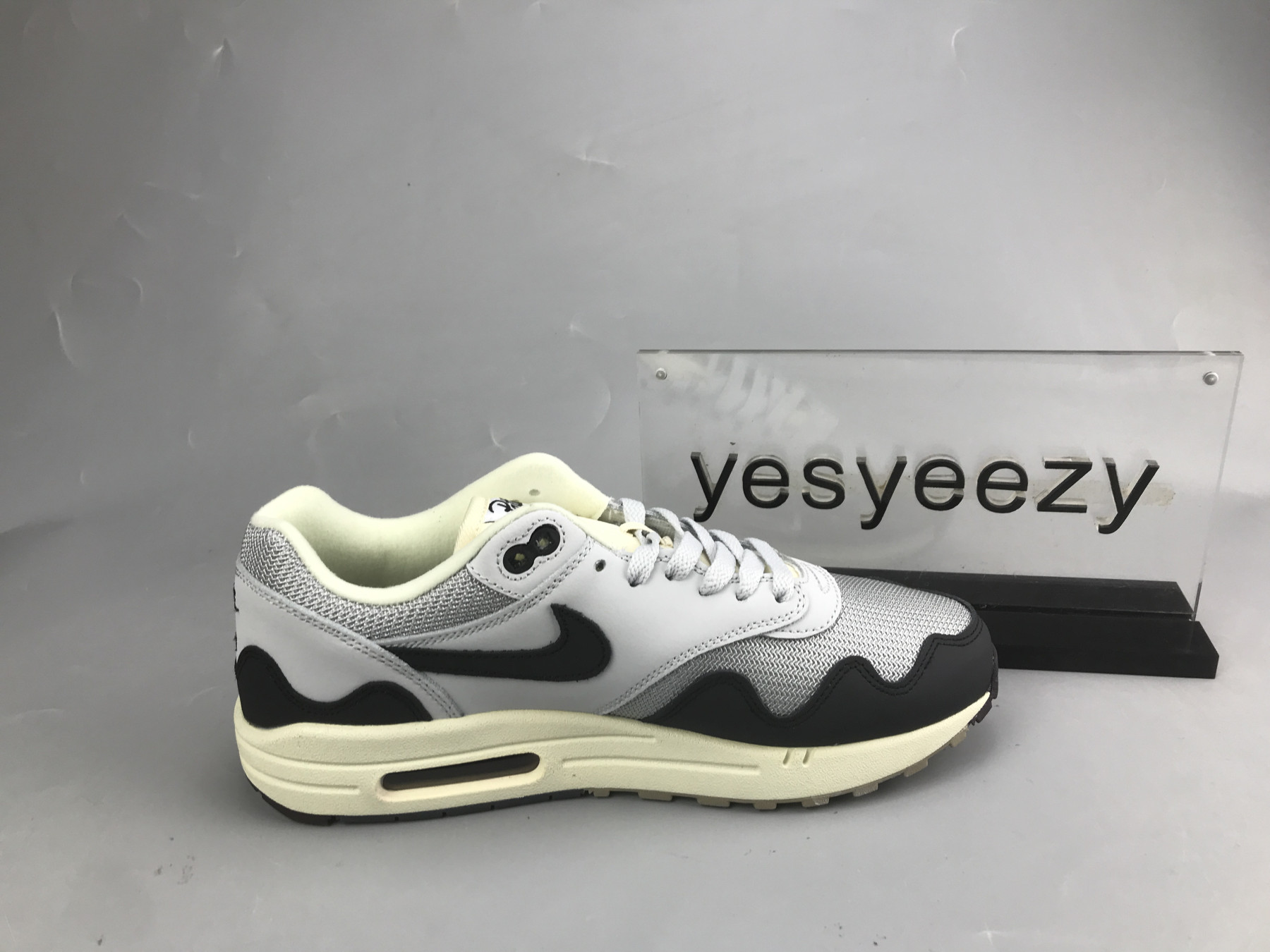 UA NIKE AIR MAX 1/P