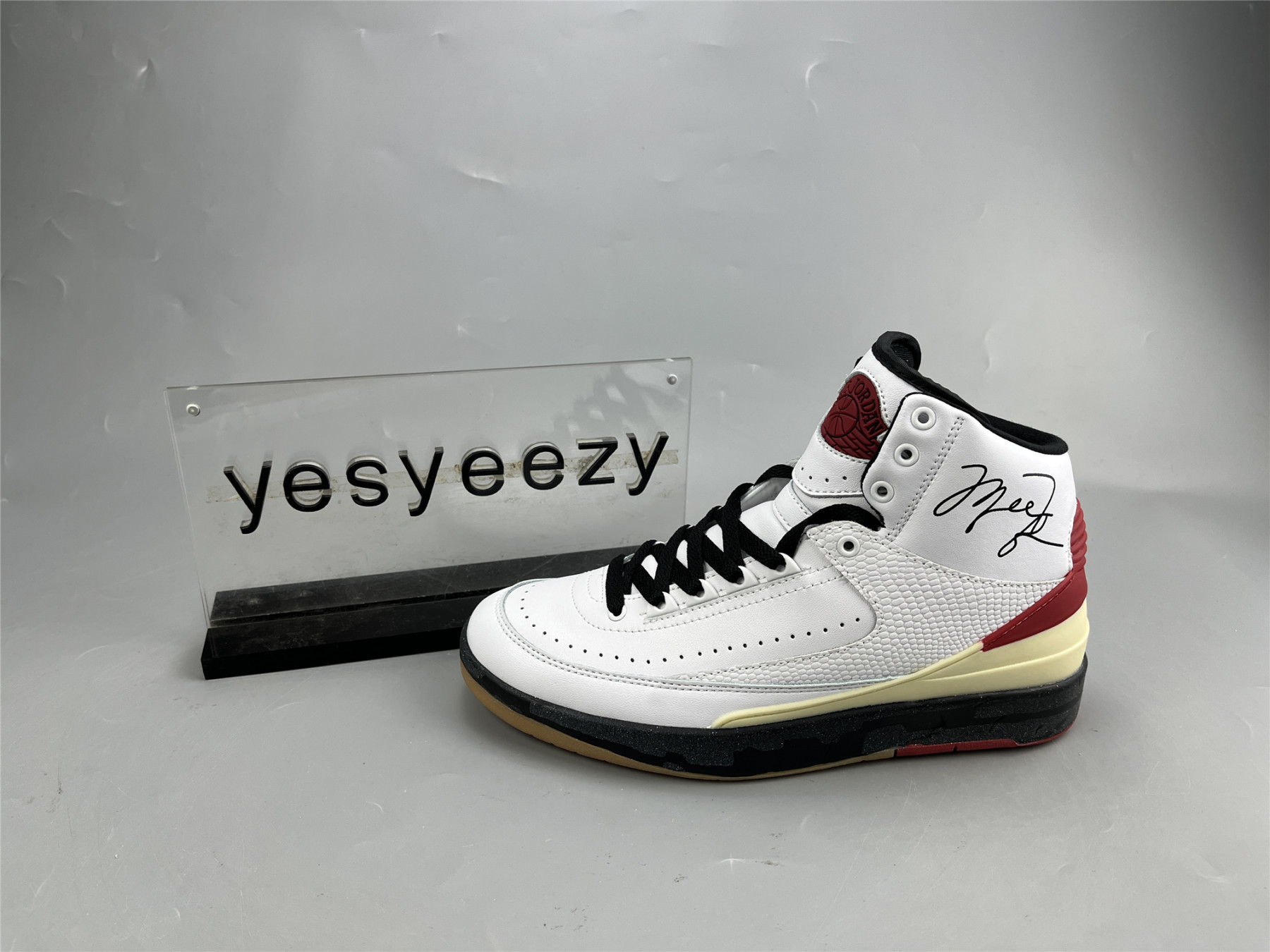 UA OFF WHITE X AIR JORDAN 2 LOW SP RED WHITE