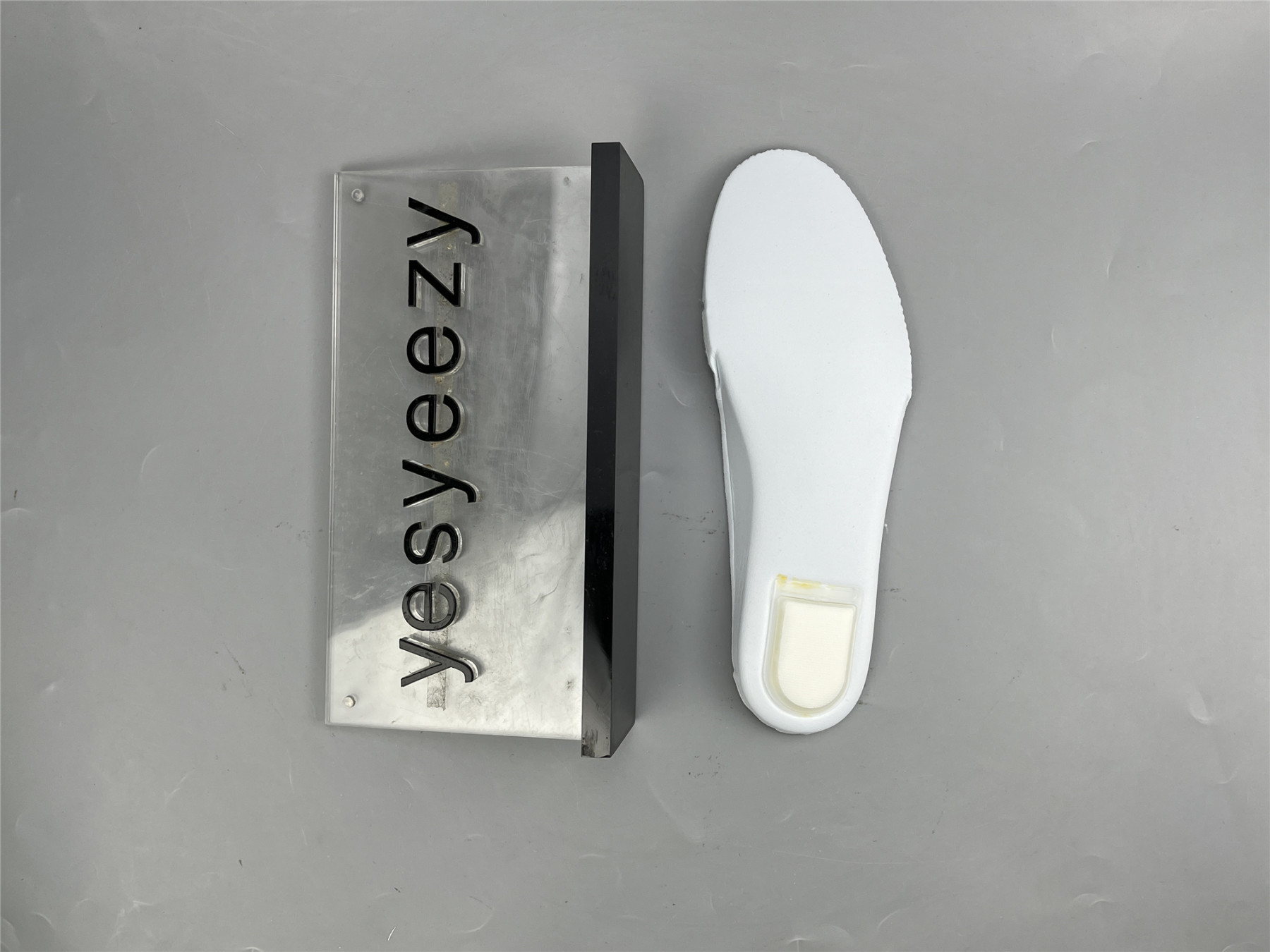 UA OFF WHITE X AIR JORDAN 2 LOW SP RED WHITE