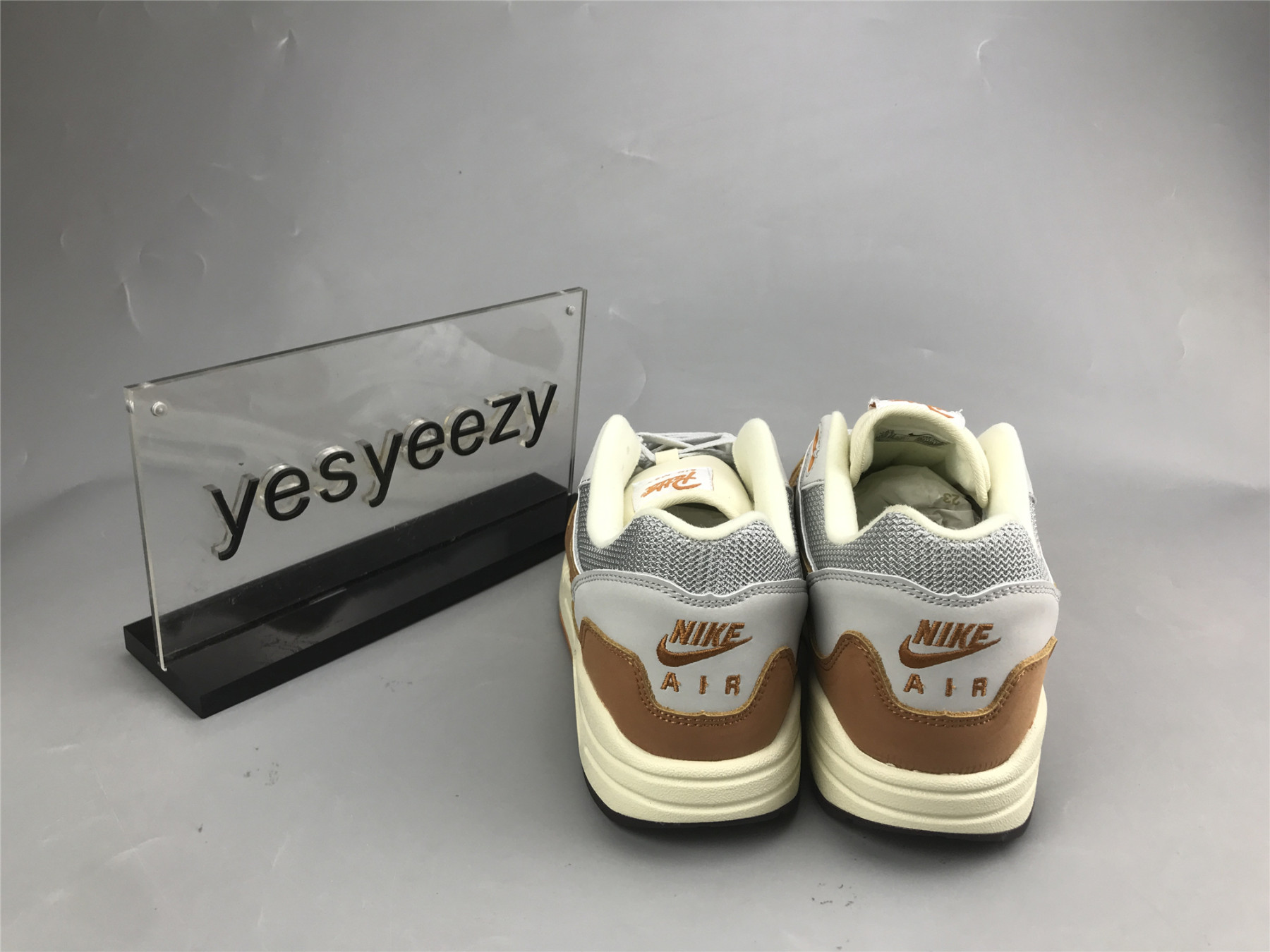 UA NIKE PATTA X AIR MAX 1 