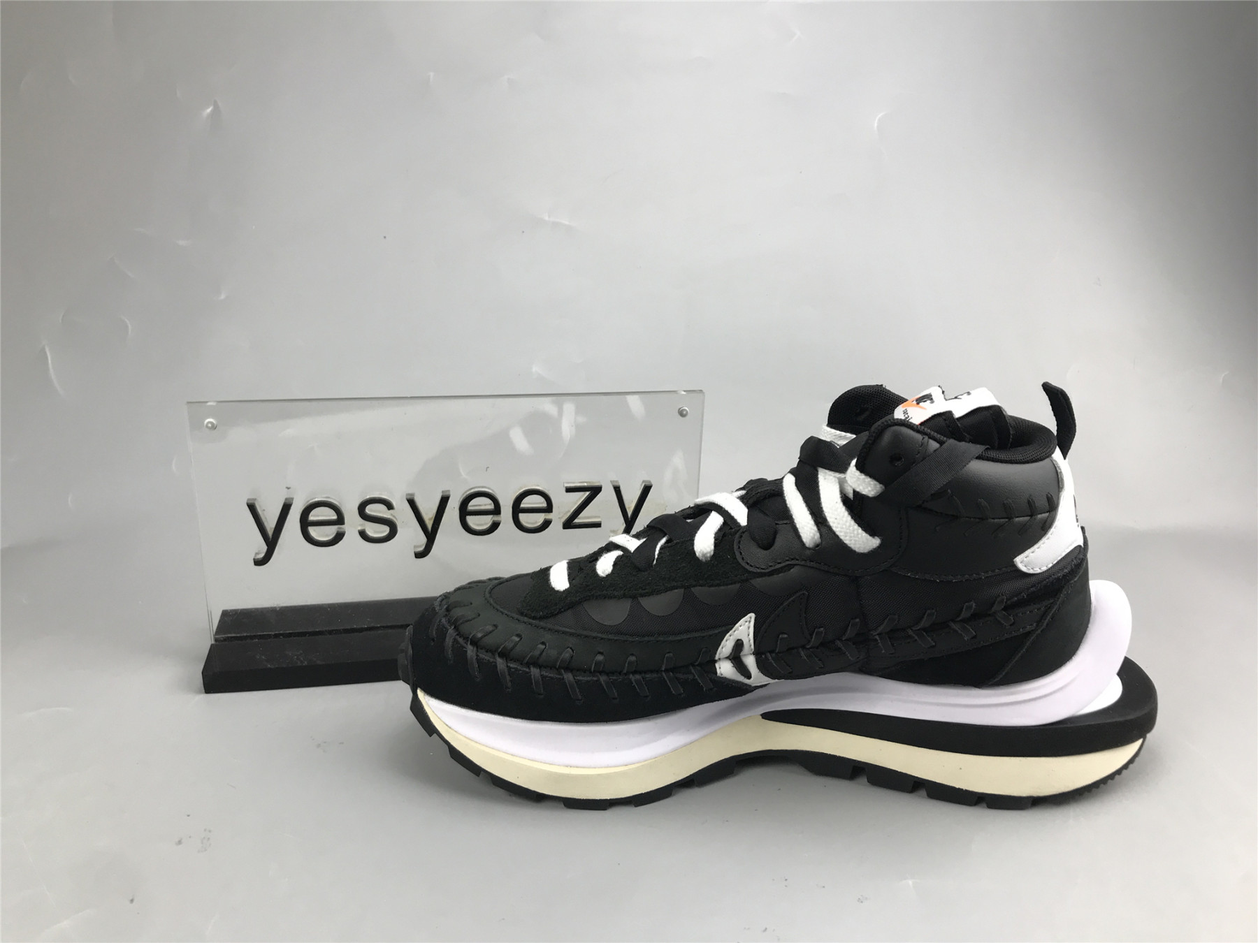 UA NIKE SACAI X JEAN PAUL GAULTIER X VAPORWAFFLE 