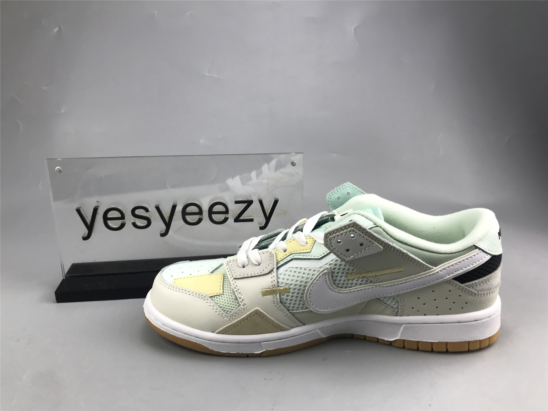 UA NIKE DUNK LOW SCRAP 