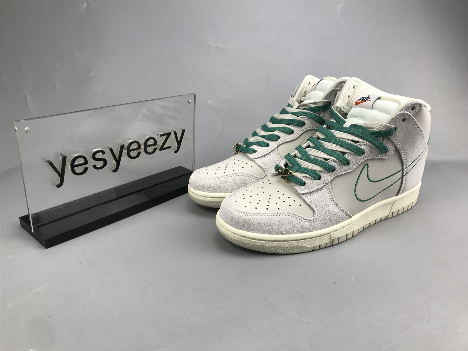 UA NIKE DUNK HIGH SE GS 