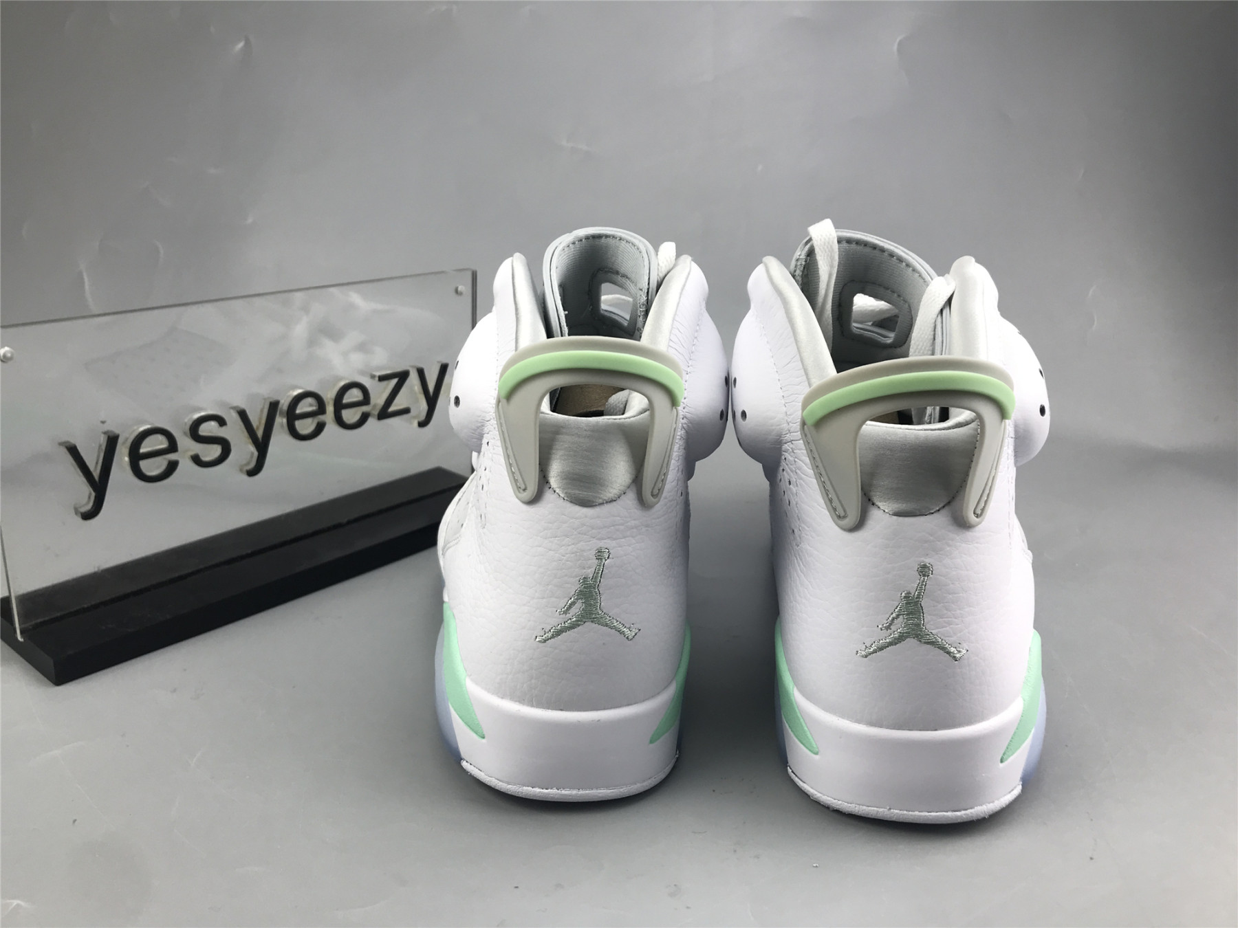 UA WMNS AIR JORDAN 6 RETRO 