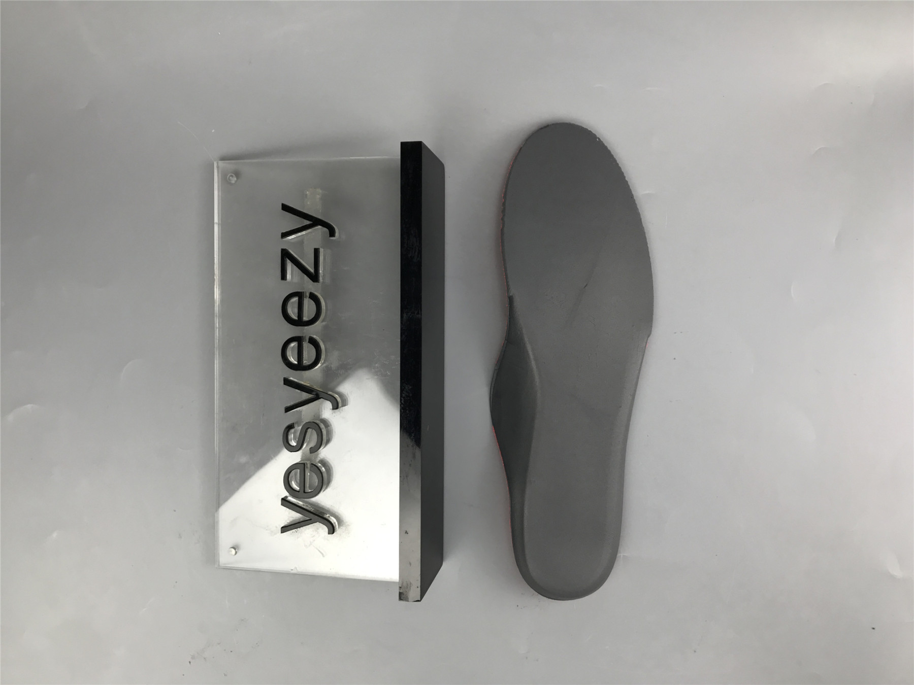 UA AIR JORDAN 4 RETRO 