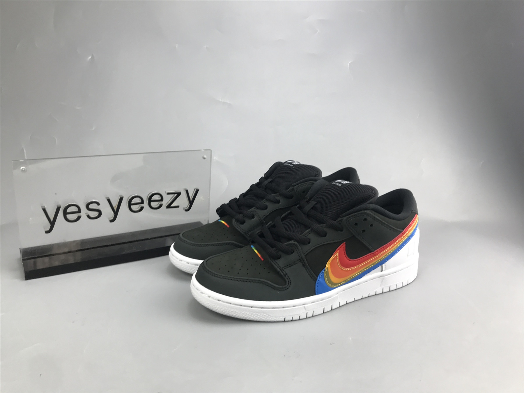 UA NIKE POLAROID X DUNK LOW SB