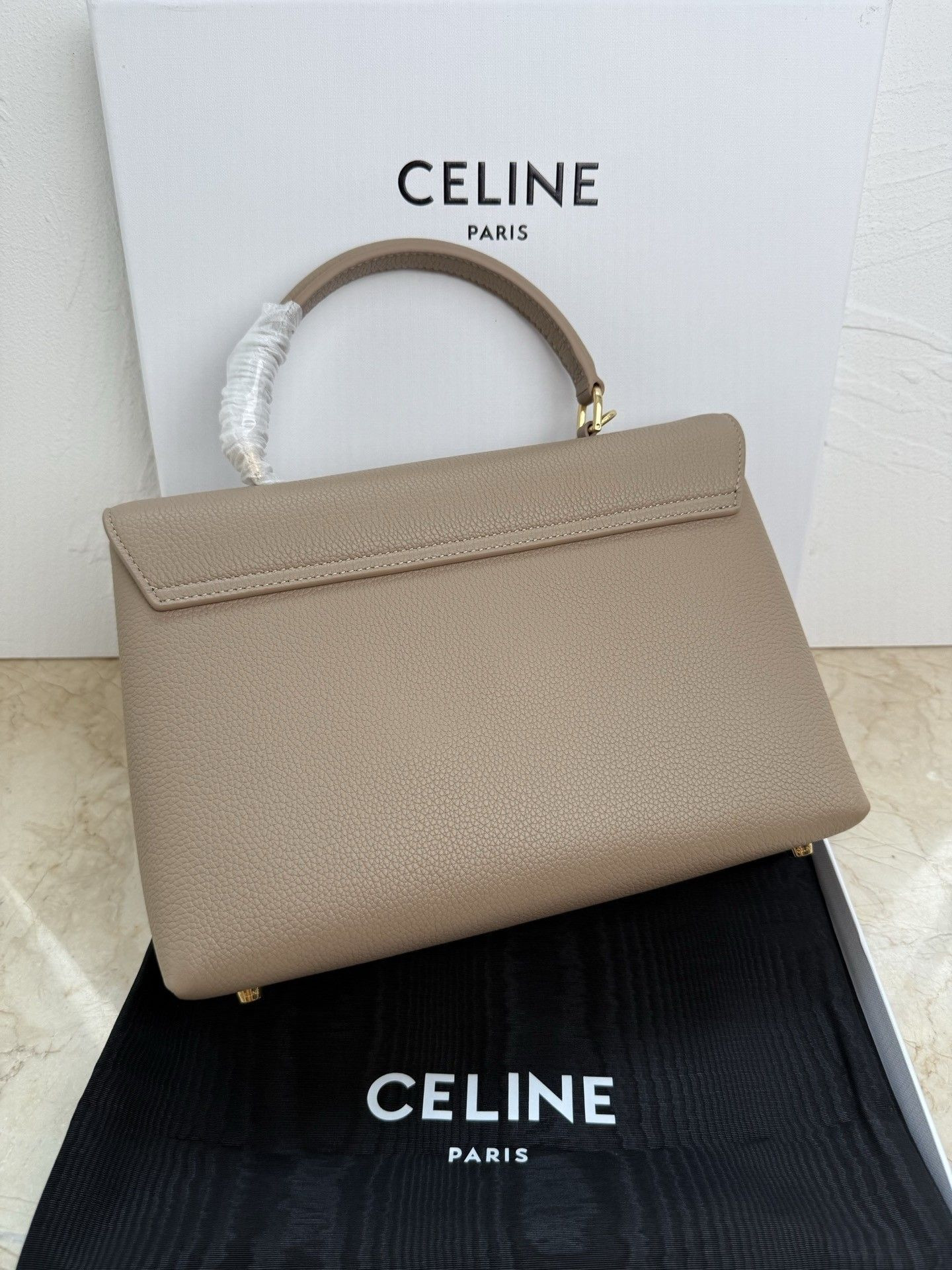Ce1i*e Medium Nino Bag In S*pple Graind Calfskin 25x17.5x10cm
