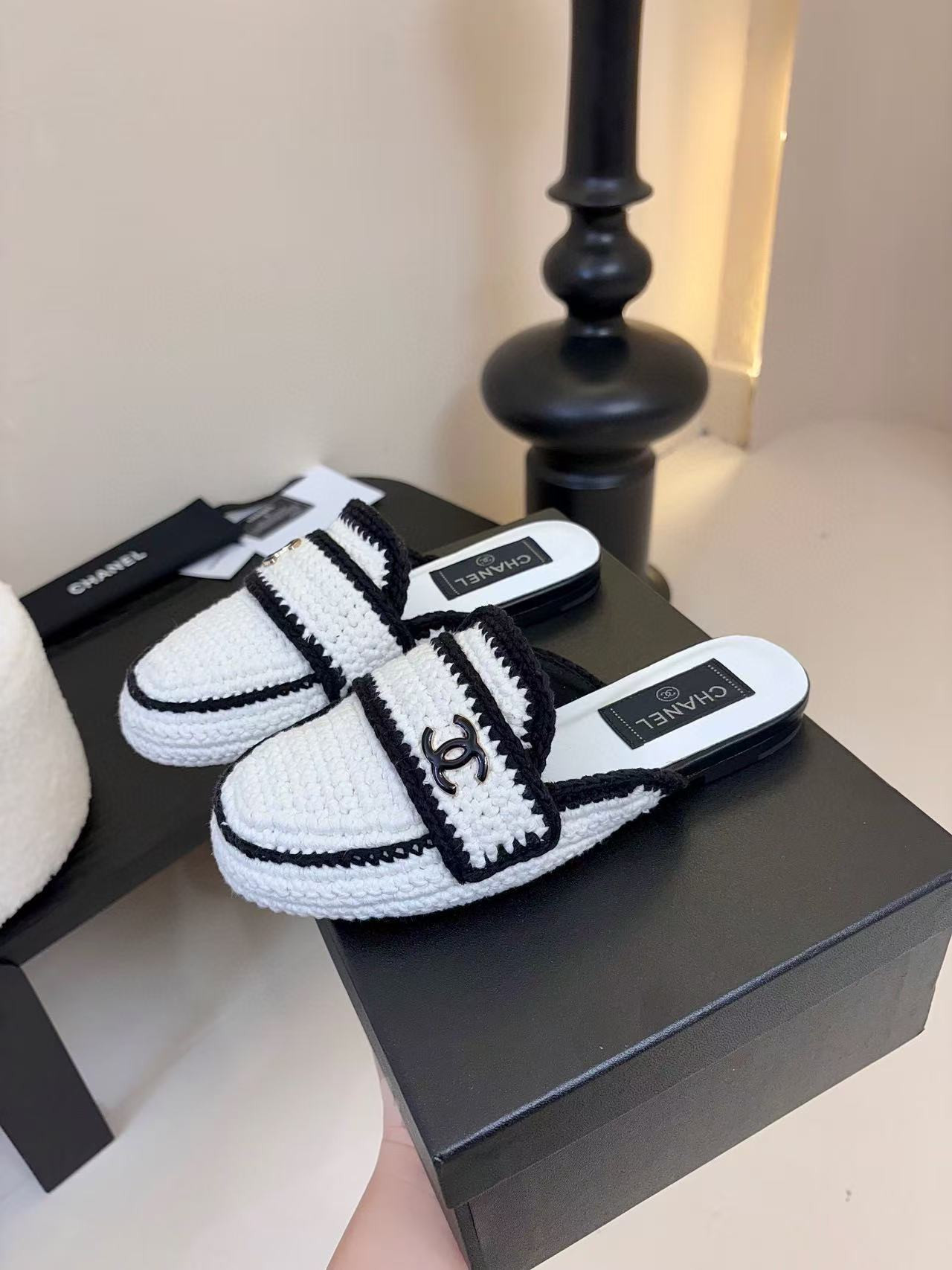 UA Ch**el Slides