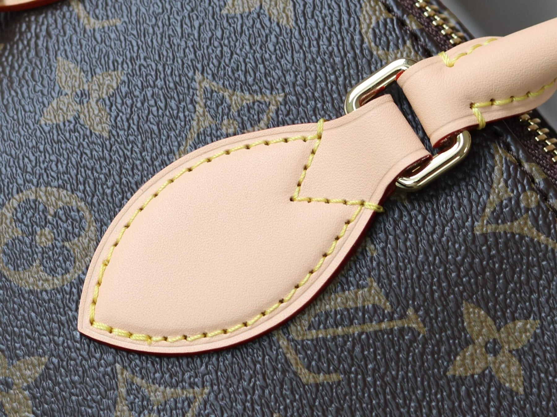 LV Neo Lockit PM M26532 33x24x12cm