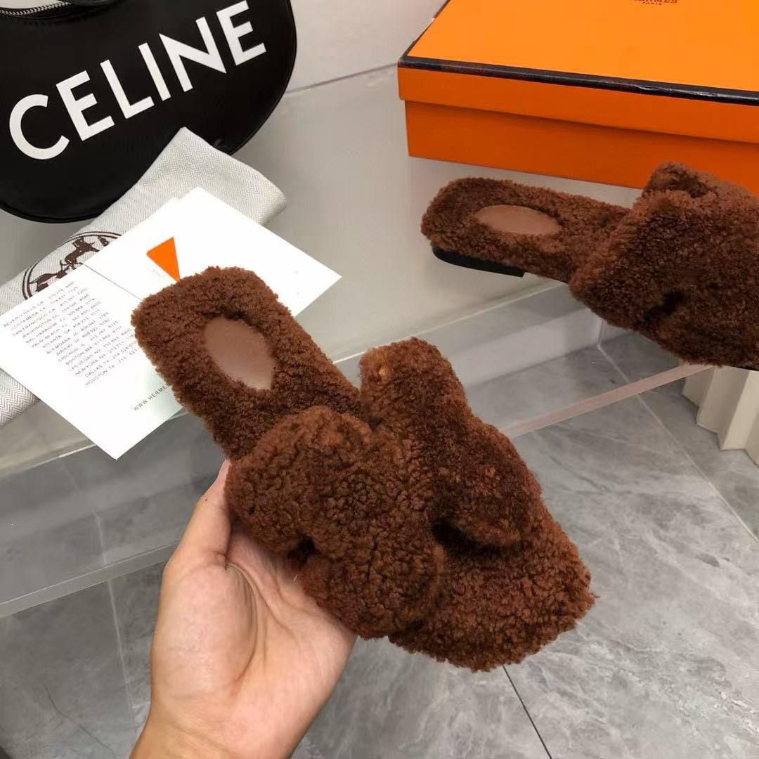 UA H**me5 Oran sandal