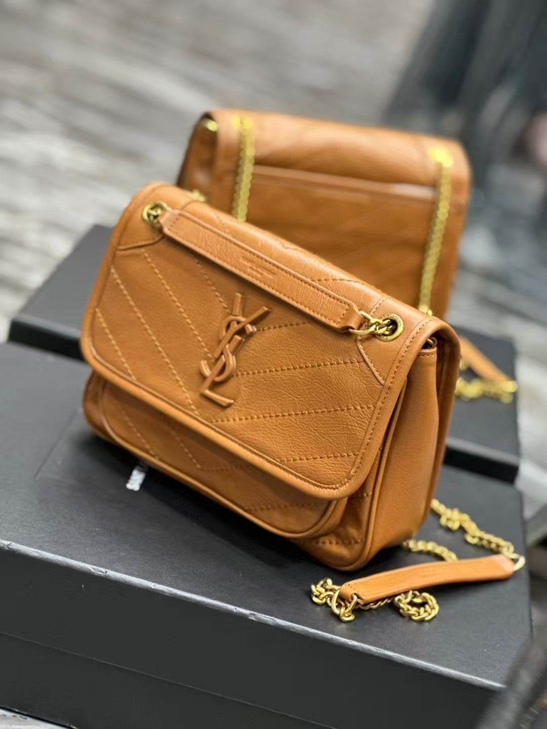 Y51 NIKI 21x16x7.5cm