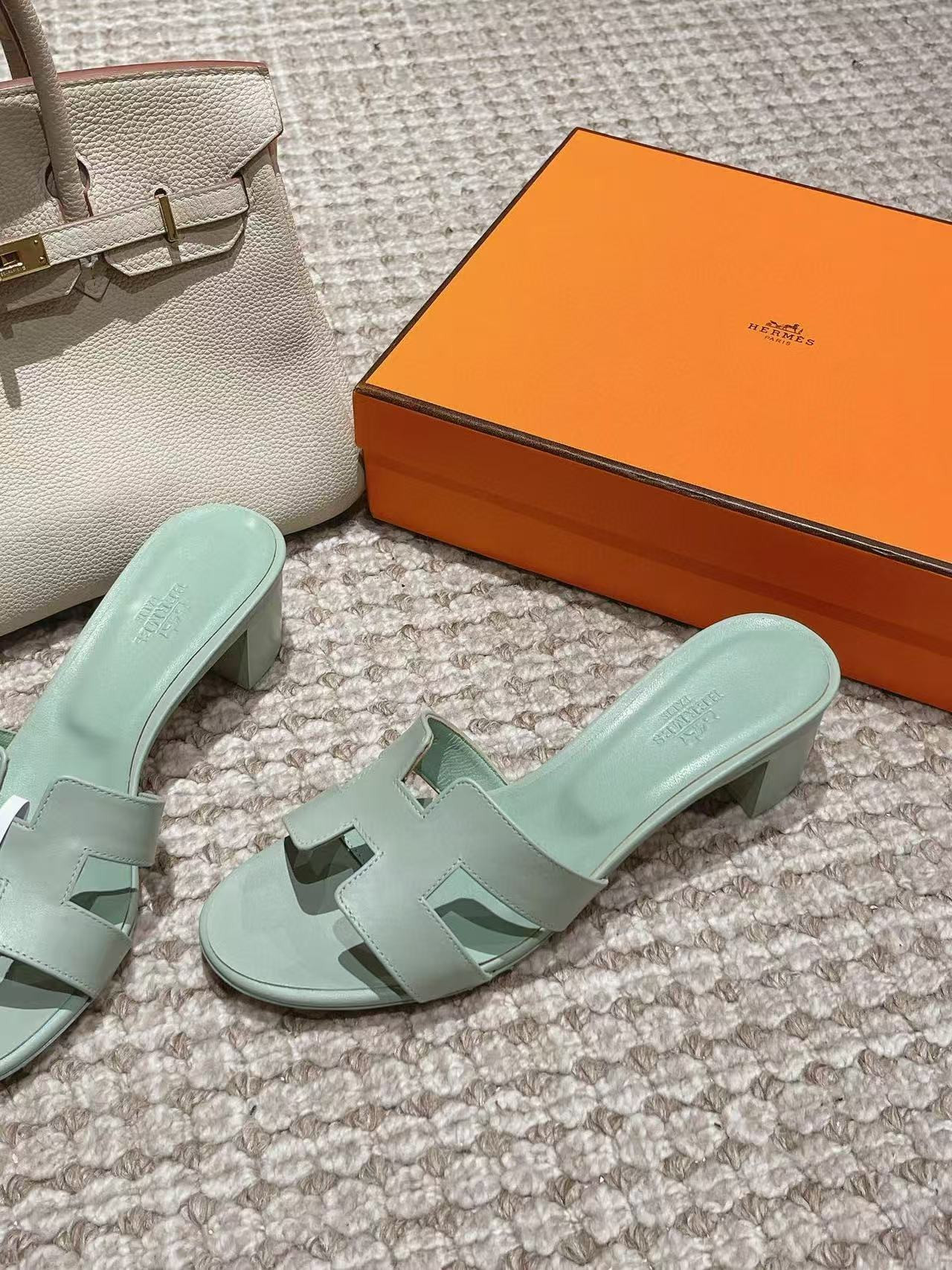 UA H**me5 Oasis Sandal