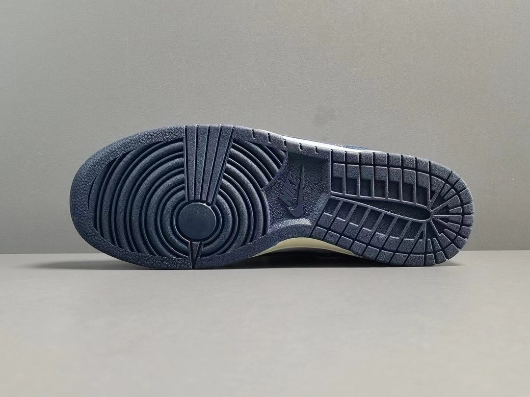 UA NIKE WMNS DUNK LOW 