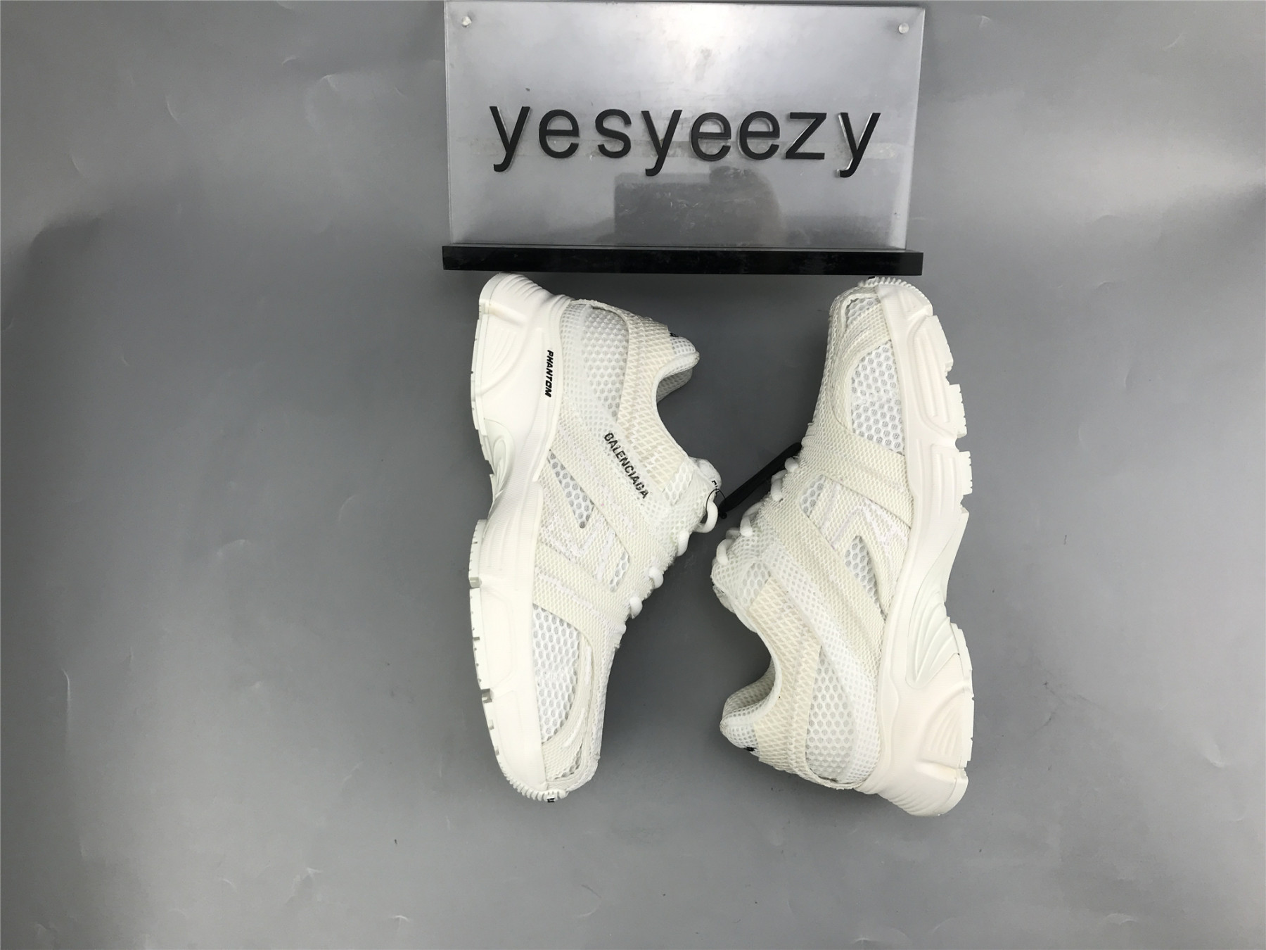 ua phanT0m sneaker white