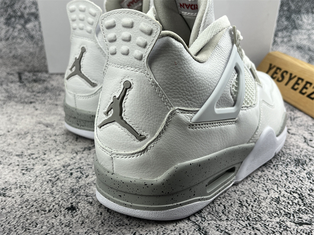 UA AIR JORDAN 4 RETRO 