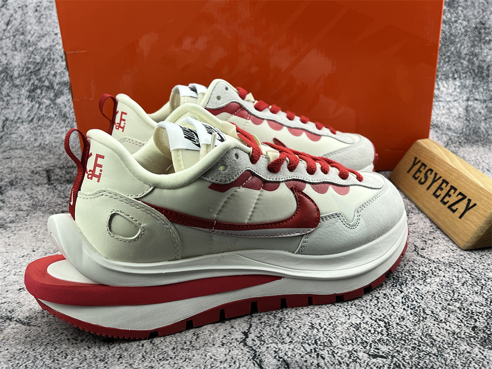 UA NIKE VAPORWAFFLE SACAI SAIL