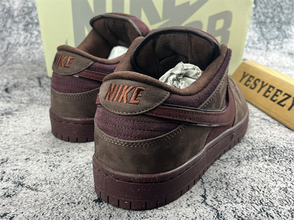 UA DUNK LOW PREMIUM SB 