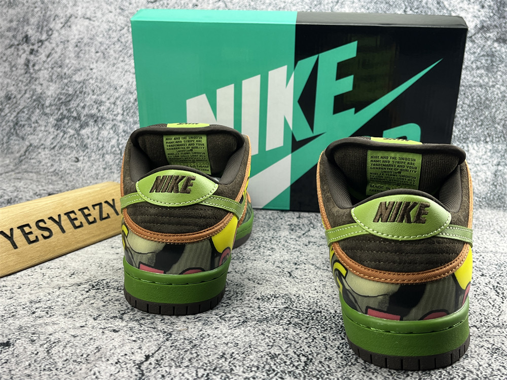 UA  NIKE SB DUNK LOW 