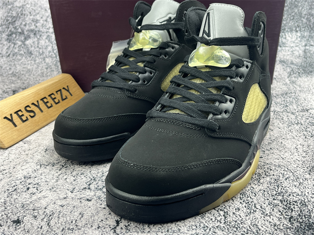 UA A MA MANIÉRE X AIR JORDAN 5 RETRO 