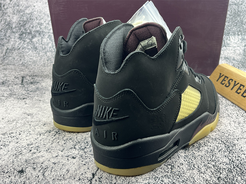 UA A MA MANIÉRE X AIR JORDAN 5 RETRO 