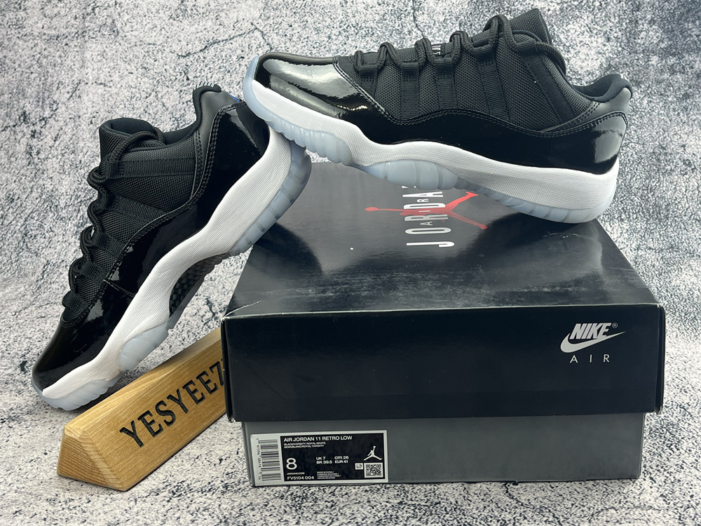 UA AIR JORDAN 11 RETRO LOW 