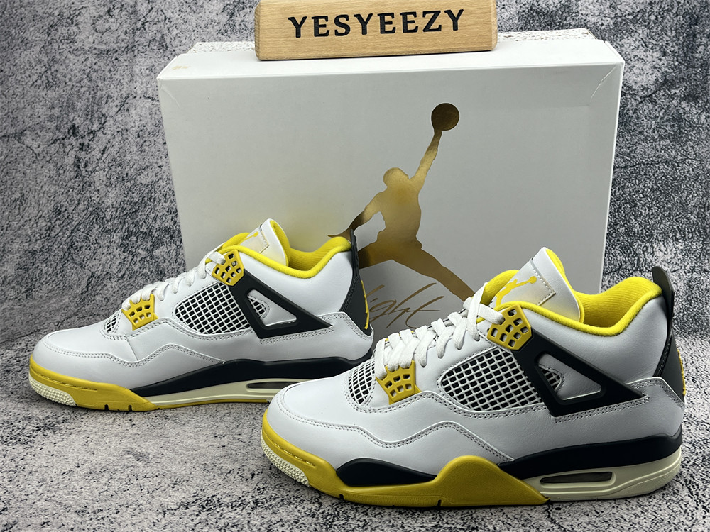 UA WMNS AIR JORDAN 4 RETRO 