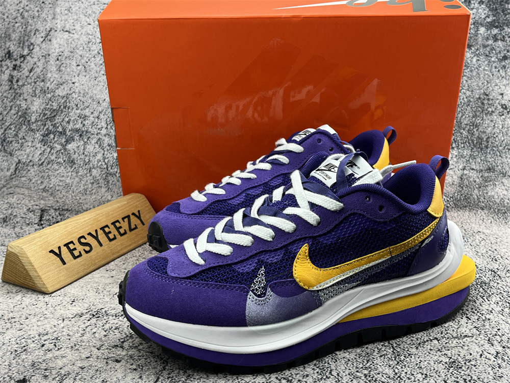 UA NIKE VAPORWAFFLE SACAI DARK IRIS