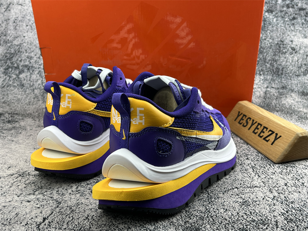 UA NIKE VAPORWAFFLE SACAI DARK IRIS