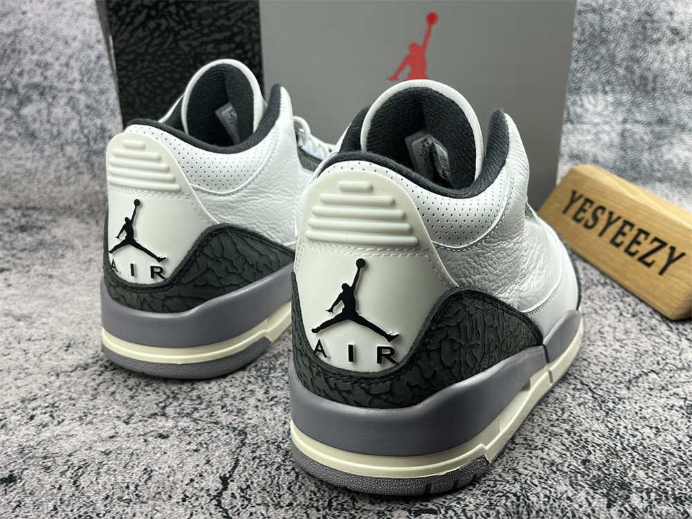 UA AIR JORDAN 3 RETRO 