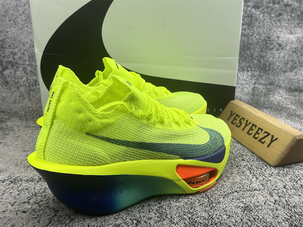 UA NIKE AIR ZOOM ALPHAFLY NEXT% 3 
