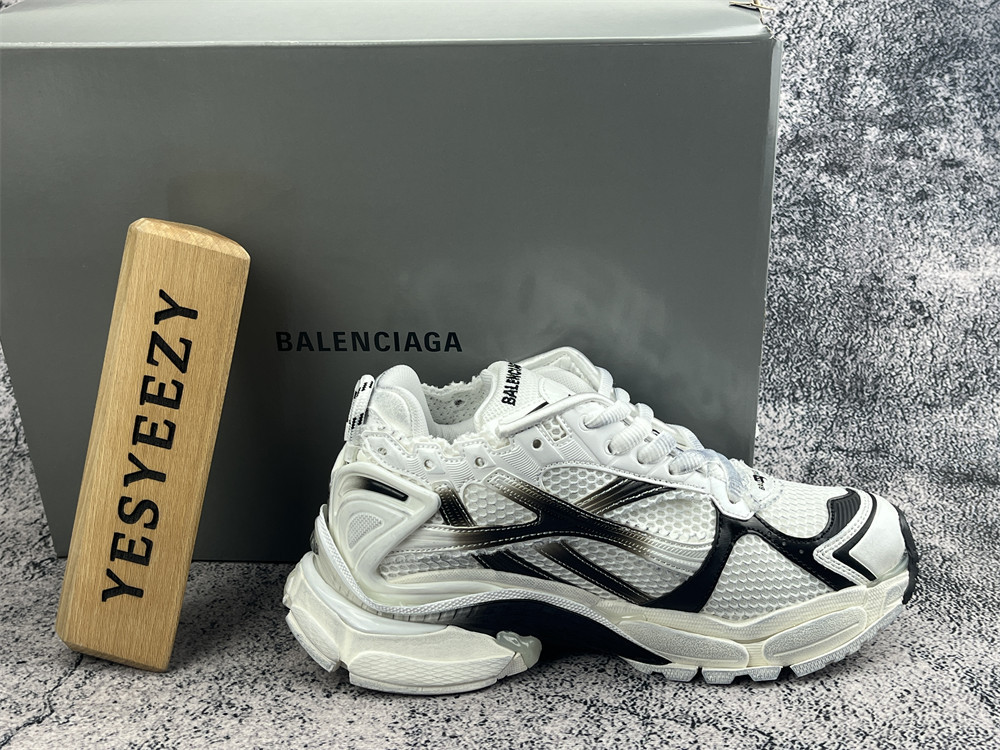 ua Ba1en*iaga runner sneaker