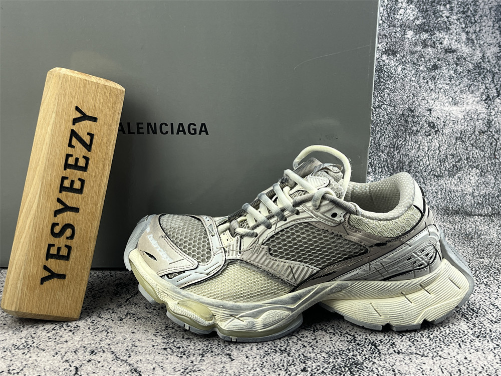 ua Ba1en*iaga stapler sneakers