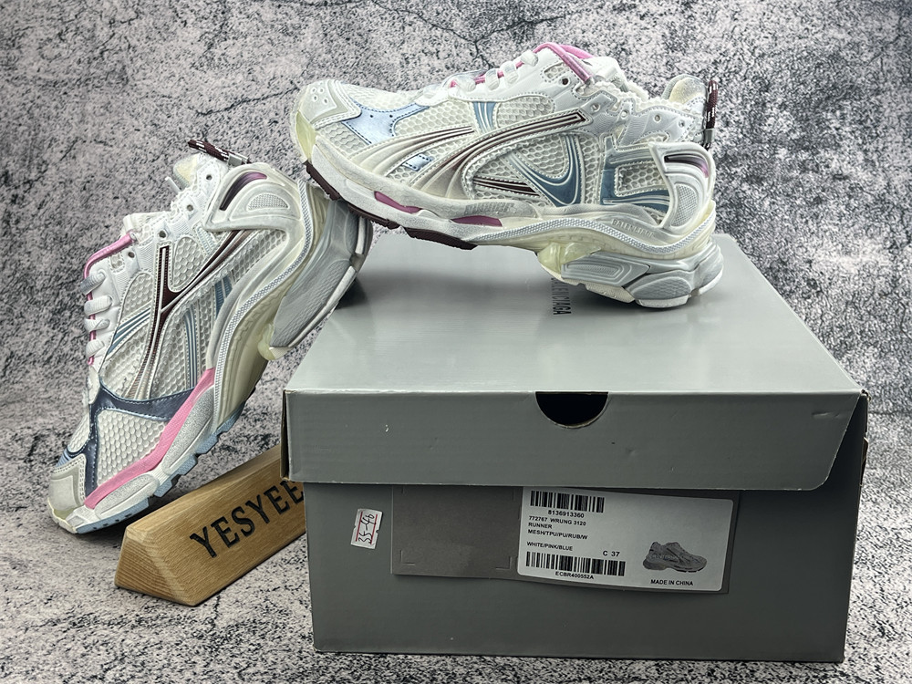ua Ba1en*iaga runner sneaker